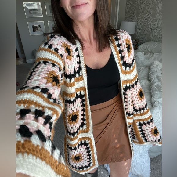 Cute Crochet Cardigan - Picture 2 of 4